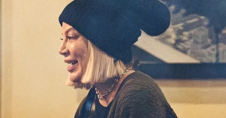 Kurbağa gözlü lafını duyunca çok ağladı: Boşanınca bile içi böyle yanmamıştı.,. Güzellik için ne acılar çekti!