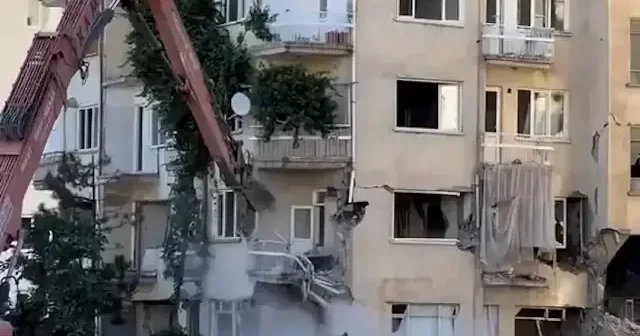 Bahçelievler de 8 katlı bina tek hamleyle yerle bir oldu VİDEO İZLE