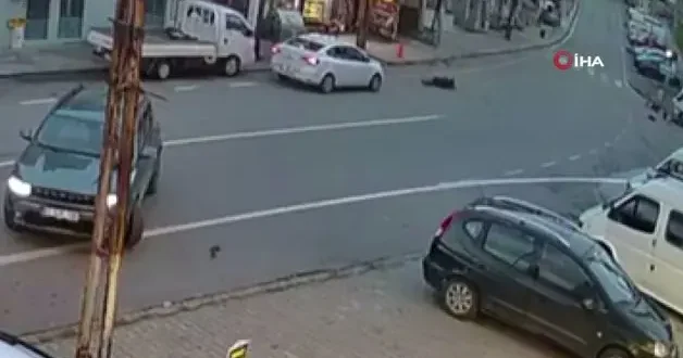 Trabzon’da otomobilin çarptığı genç kadın metrelerce savruldu! O anlar kamerada
