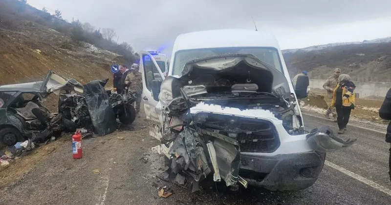 Öğretmenleri taşıyan servis ile otomobil çarpıştı: 1 ölü, 2’si ağır 10 yaralı