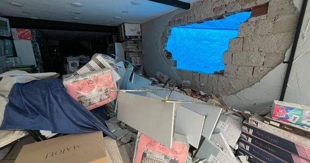 Dükkanı yıkılan esnafa brandalı çözüm Eskişehir Haberleri