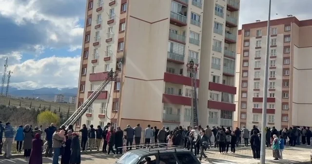 Niğde de 5. katta çıkan yangında 4 kişi tedbir amaçlı hastaneye kaldırıldı Niğde Haberleri