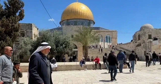 Müslümanlar 41 gün sonra Mescid i Aksa ya kavuştu: Cuma namazına akın edildi VİDEO İZLE