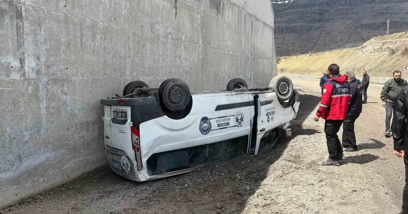 Kontrolde çıkan hafif ticari araç devrildi: 1 yaralı