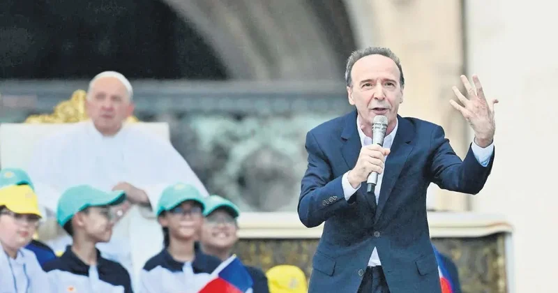 Oscar ödüllü İtalyan oyuncu Roberto Benigni: Siz insan değilsiniz