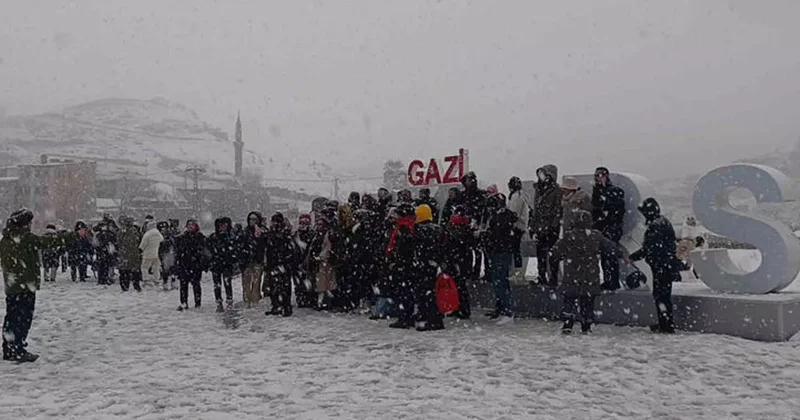 Meteoroloji uyardı: Kars’ta kar yağışı başladı