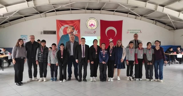 Dereceye giren öğrenciler ödüllerine kavuştu Manisa Haberleri