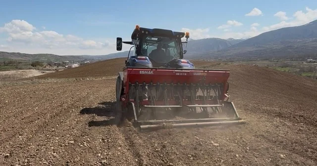 Akıncılar Belediyesi, nohut tohumlarını toprakla buluşturdu Sivas Haberleri
