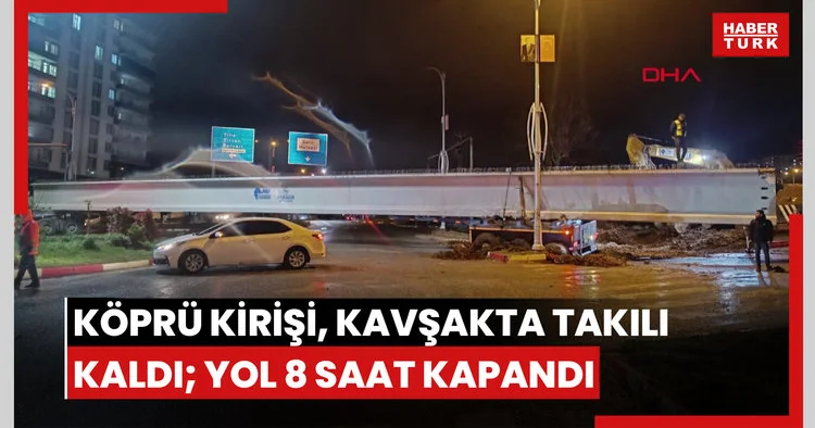 Siirt te 50 metrelik köprü kirişi, kavşakta takılı kaldı; yol 8 saat kapandı