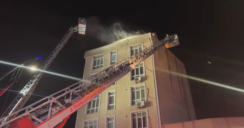 SON DAKİKA... İstanbul Küçükçekmece de otel yangını! Alevler 1 saatte söndürüldü: 2 kişi kurtarıldı!
