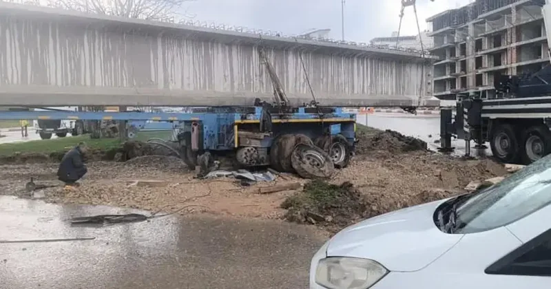 Kavşakta dev engel: 50 metrelik beton blok kavşağı esir aldı