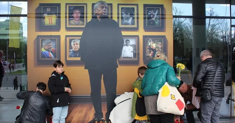 Romanya, Mircea Lucescu ya ağlıyor