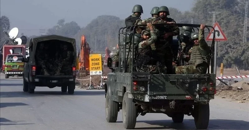 Pakistan barış görüşmelerinde önce alarma geçti: Ordu sokağa indi, 2 gün tatil ilan edildi Sözcü Gazetesi