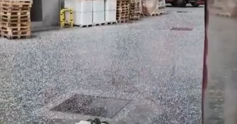 Görüntüler İstanbul da kaydedildi: Fındık büyüklüğünde yağdı!