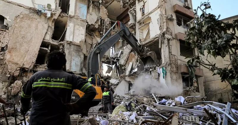 1 milyon insan evini terk etti: Soykırımcı İsrail, Lübnan ı bombalıyor