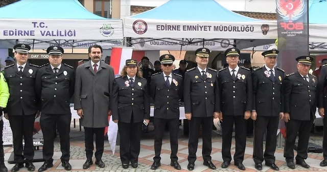 Edirne de polis teşkilatı nostaljik sergisi ilgi gördü Edirne de polis teşkilatının eski kıyafetleri ve ekipmanları sergilendi Edirne Haberleri