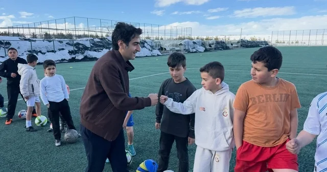 Sarıkamış Kaymakamı Enis Aslantatar dan Gençlik Merkezi ne ziyaret Kars Haberleri