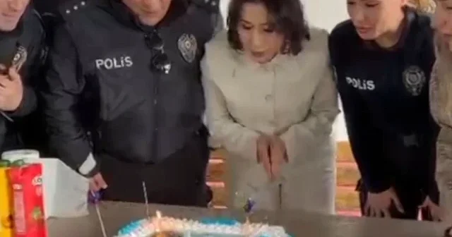 Şırnak ta kadınlardan polislere sürpriz kutlama VİDEO İZLE