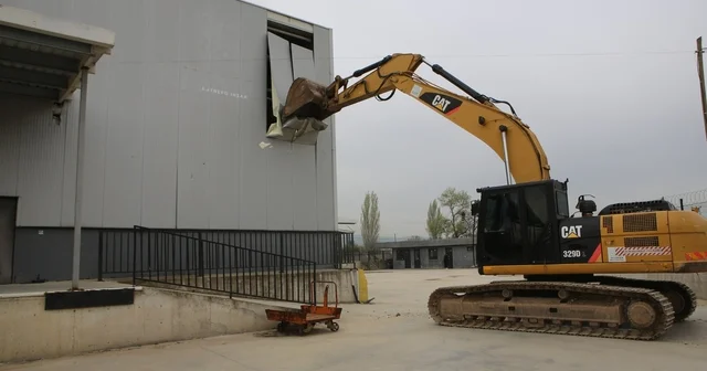 Nilüfer de 4 bin metrekarelik kaçak depo yıkıldı Bursa Haberleri