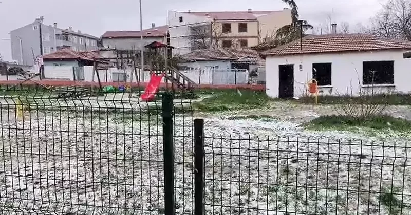 Edirne de dolu yağışı çevreyi beyaza bürüdü