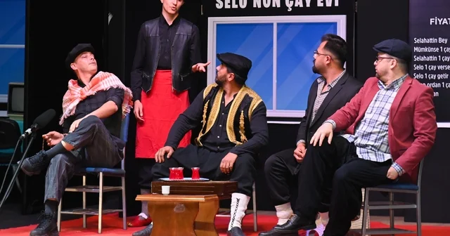 Kumluca da Şaşkaloz Aşıklar tiyatro oyunu sahnelendi Antalya Haberleri