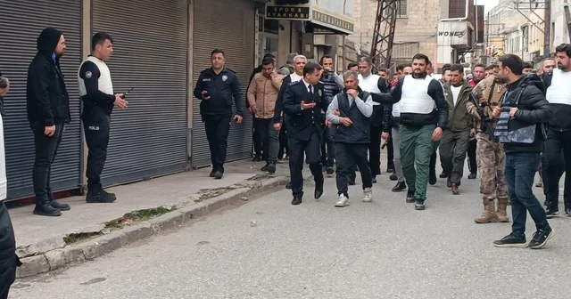 Polisleri görünce 5 kişiyi rehin alan cezaevi firarisi, ikna edilip gözaltına alındı Gaziantep Haberleri