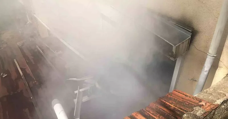 Burdur’da yangında mahsur kalan 2 kadını ekipler kurtardı