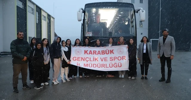 Ovacık tan Çanakkale ye giden gençler törenle uğurlandı Karabük Haberleri