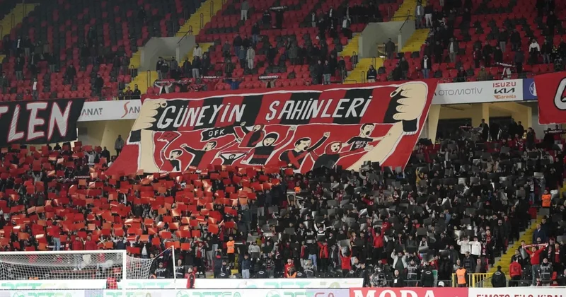 Süper Lig yıldızı, taraftarla birbirine girdi Sözcü Gazetesi