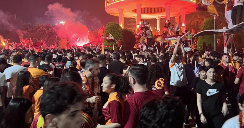 Galatasaray taraftarı şampiyonluğu sokaklarda kutladı: Türkiye, Sarı Kırmızı!