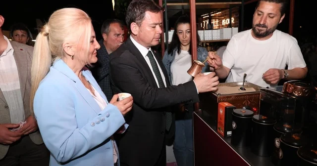 Başkan Erkan Aydın kahve ve müzik tutkunlarıyla bir araya geldi Bursa Haberleri