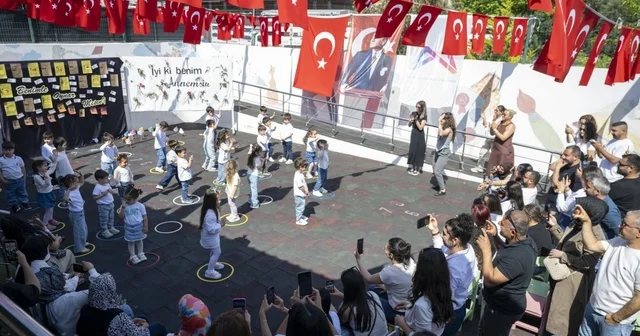 Mersin de Anneler Günü çocukların kahkahalarıyla kutlandı Mersin Haberleri