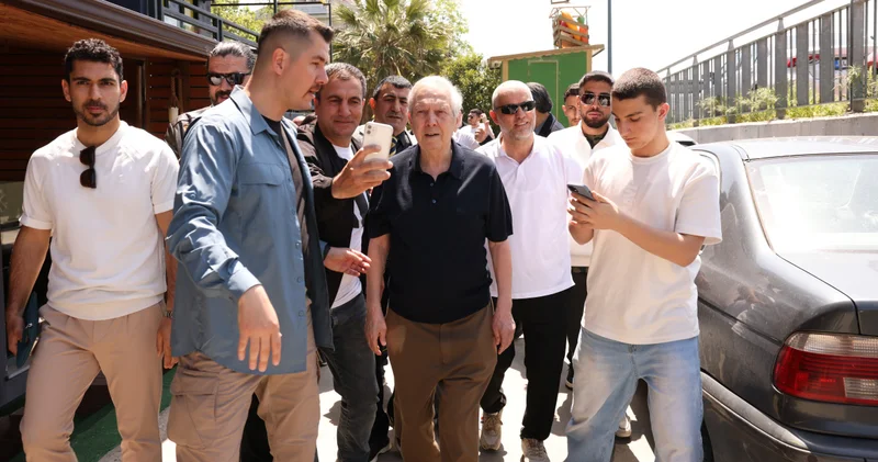 Aziz Yıldırım şampiyon boksörlerle buluştu