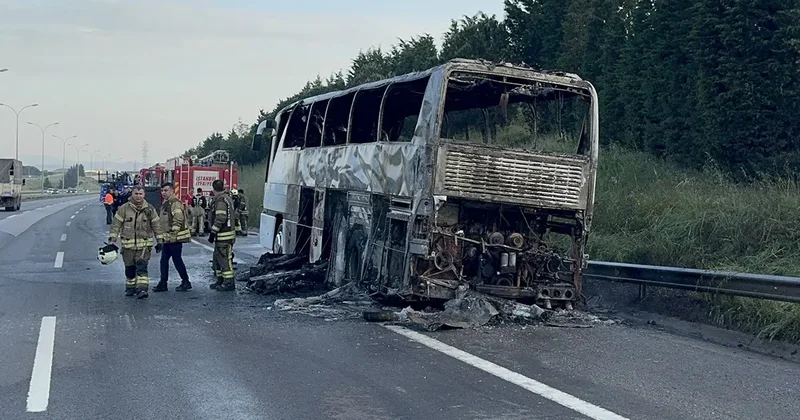 Seyir halindeydi! Yolcu otobüsü alev alev yandı