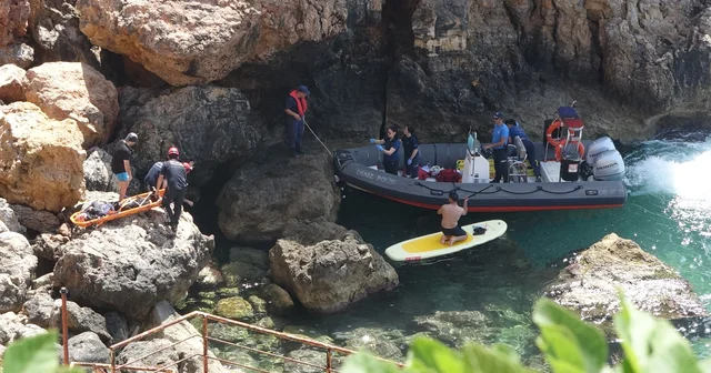 Balık tutmak için inmeye çalıştığı falezlerden düşüp yaralandı Antalya Haberleri