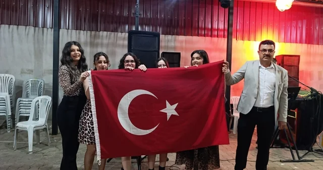 Muhtardan Anneler Günü ne özel leopar gecesi Salihli de Anneler Günü eğlencesinde milli birlik mesajları verildi Manisa Haberleri