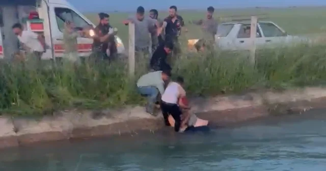 Şanlıurfa da kanala devrilen otomobildekilere yardım için suya giren Suriyeli, öldü Şanlıurfa Haberleri