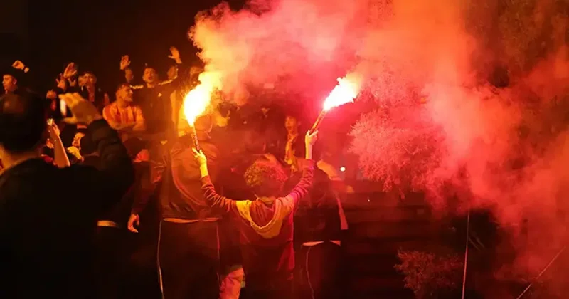 Galatasaraylı taraftarlar 26. şampiyonluğu yurdun dört bir yanında coşkuyla kutladı Fanatik Spor Haberleri Video