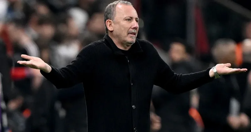 40 yıl sonra ilke imza attı! Yer gök İstifa istifa diye inledi: Yine de Beşiktaş doğru yolda diyor