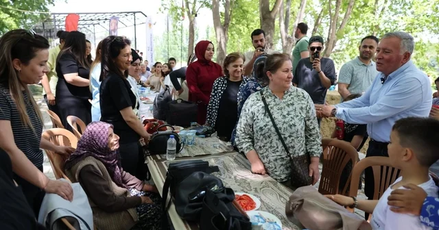 Honaz Belediyesi tarafından düzenlenen Anneler Günü etkinliğine yoğun katılım Denizli Haberleri