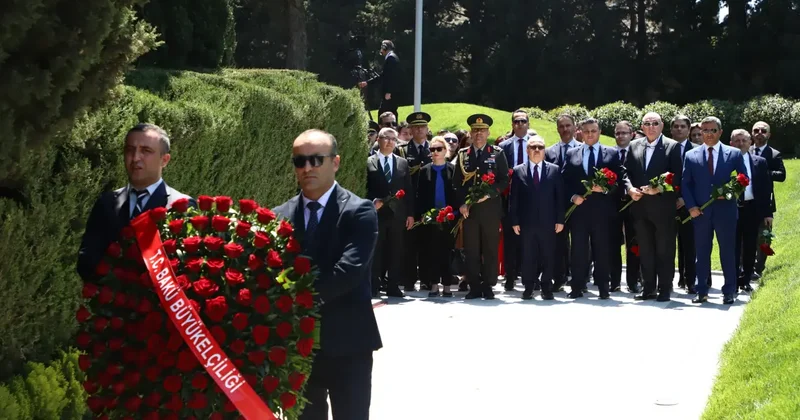 Haydar Aliyev doğumunun 103. yılında Bakü de anıldı