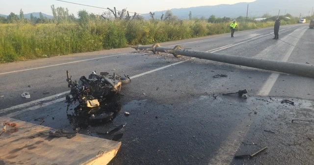 Otomobilin devirdiği elektrik direğine motosiklet çarptı: 4 Yaralı Bursa Haberleri