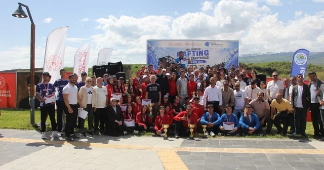 Murat Nehri nde kano heyecanı sona erdi:400 sporcu kıyasıya yarıştı Bingöl Haberleri