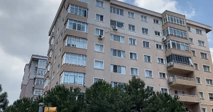İstanbul da koca dehşeti: Filiz i 10 bıçak darbesiyle ağır yaraladı