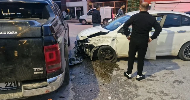 Alkollü sürücünün karıştığı zincirleme kaza kamerada: 1 yaralı Çorum Haberleri