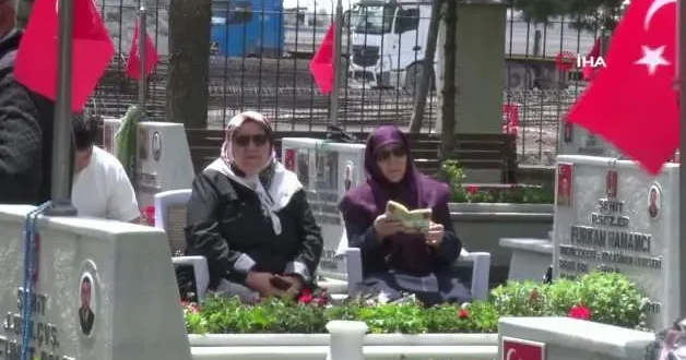 Şehit anneleri, Anneler Günü nde evlatlarına koştu