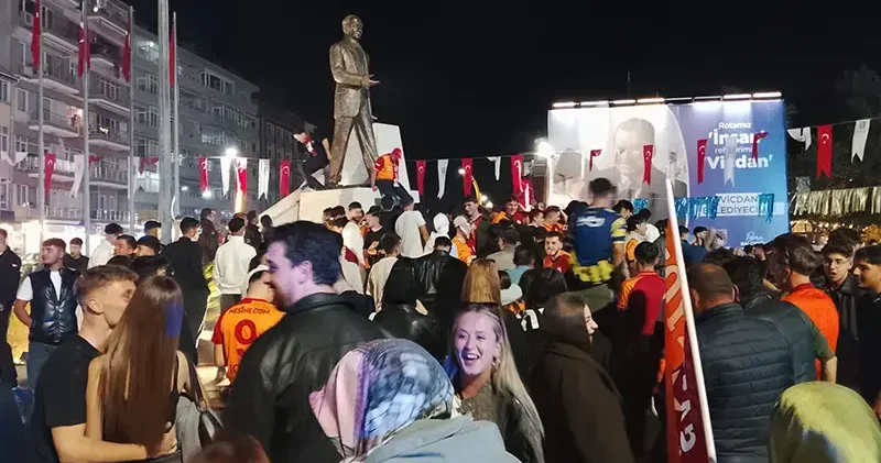 Silivri de Galatasaray ın şampiyonluğu kutlandı