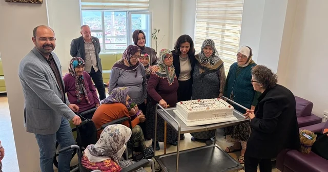 Anneler Günü nde huzurevi sakinleri unutulmadı Kastamonu Haberleri