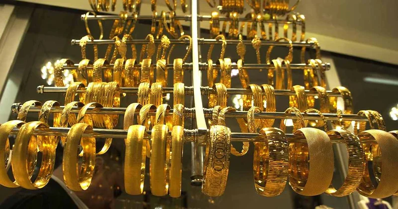 Altında ibre yukarı yönlü