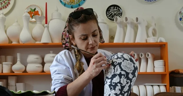Kursiyer olarak girdi eğitmen olarak çıktı Sergide ilgi duyduğu çini sanatının ustası oldu Gaziantep Haberleri